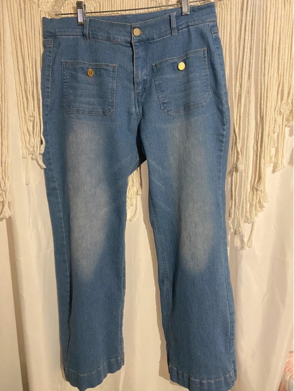 Cute pair of jeans size large.